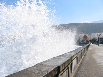 Big wave breaking